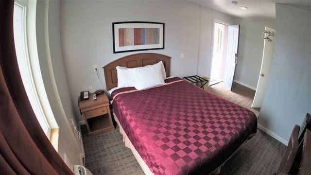 Standard Room, 1 Queen Bed