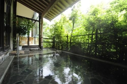 ชิระซากิยุ ทาวารายะ (Shirasagiyu Tawaraya)1
