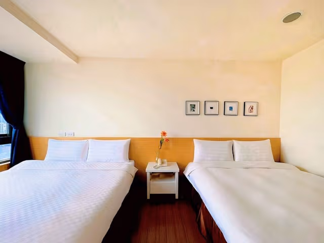 Deluxe Quadruple Room, City View