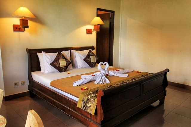 Standard Double Room, 1 King Bed, Smoking, Garden View