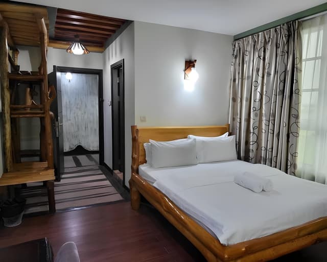 Deluxe Queen Room