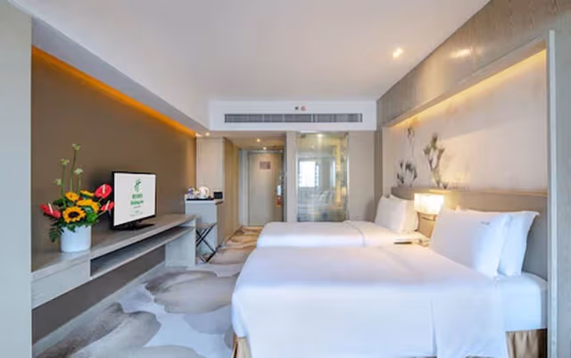 Premium Room, 1 King Bed, City View