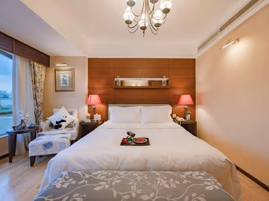 Deluxe Suite B