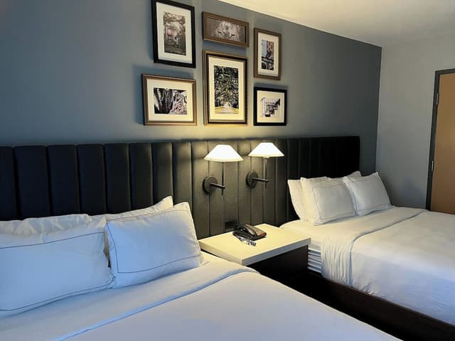Suite, 2 Queen Beds, Accessible