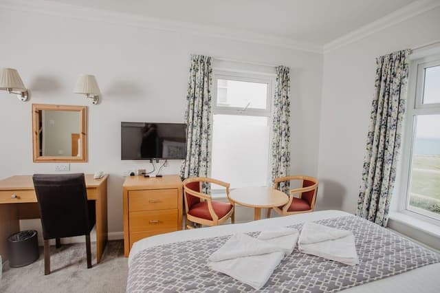 Family Room for 3, Sea View