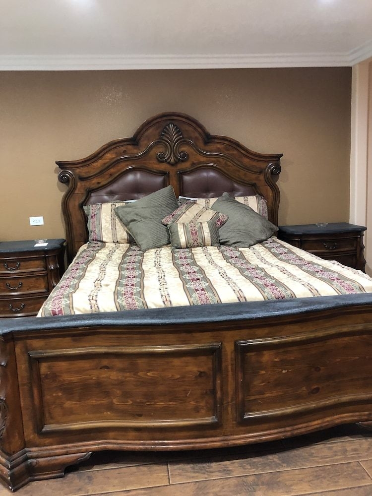 Travelers Inn Lawndale4