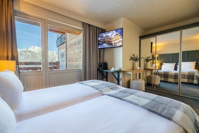 Comfort Room, Balcony