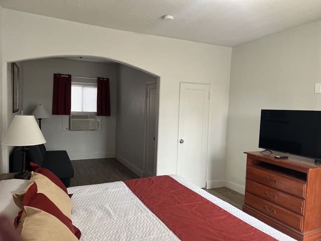 Basic Single Room, 1 King Bed