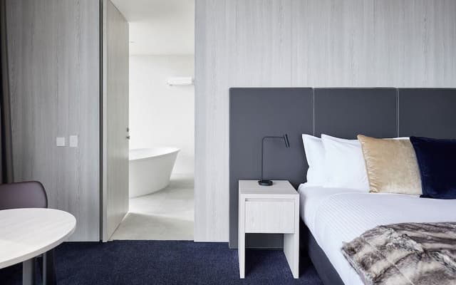 Deluxe Corner Room