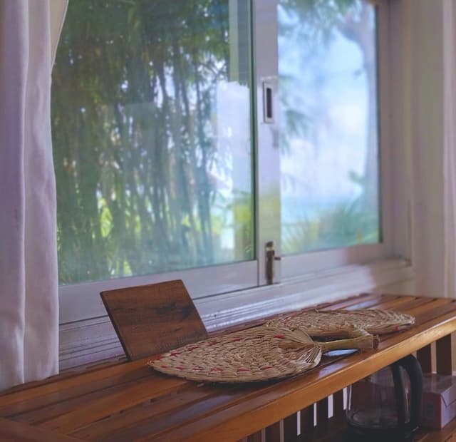 Room, Sea View