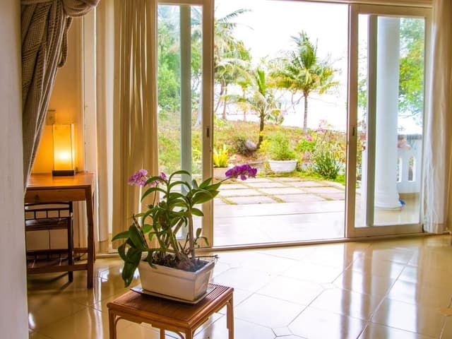Room, Sea View