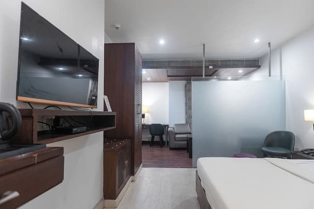 Suite (with Jacuzzi)