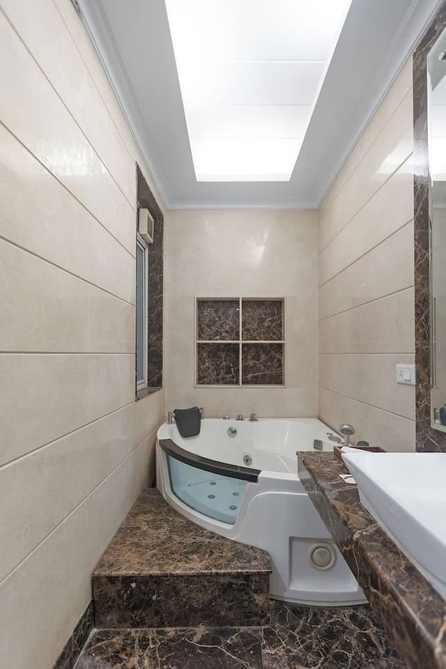 Suite (with Jacuzzi)