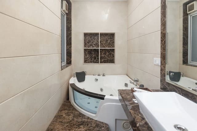 Suite (with Jacuzzi)