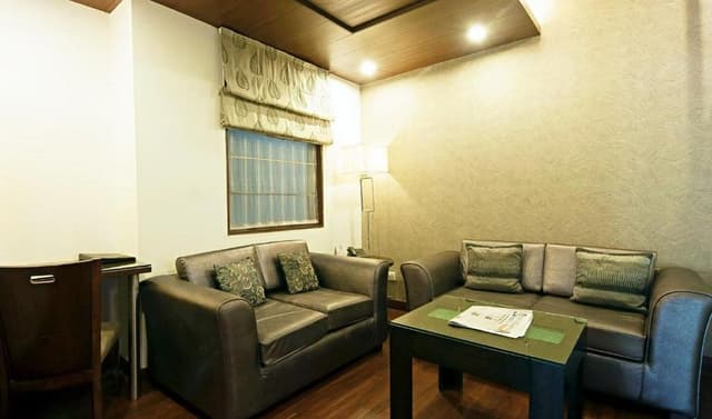 Suite (with Jacuzzi)