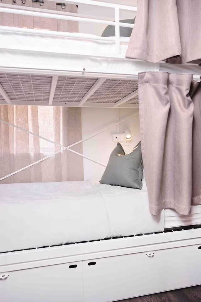 Private 6 Bed Female Ensuite Dorm