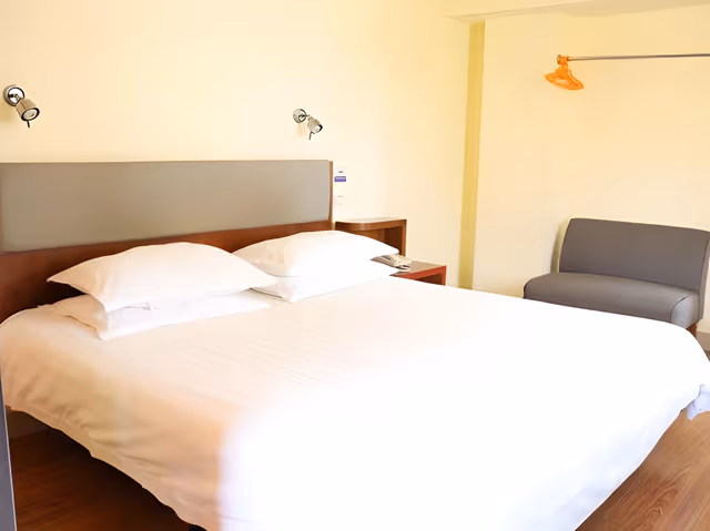 Deluxe Queen Room