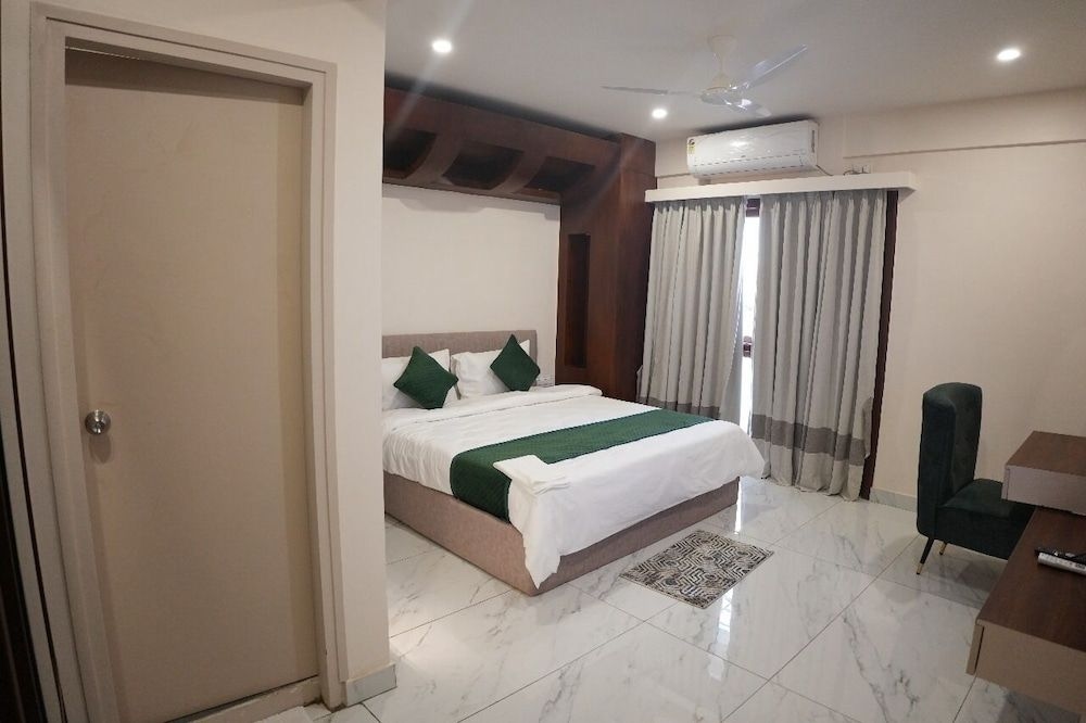 Empire Suites, Castle Street3