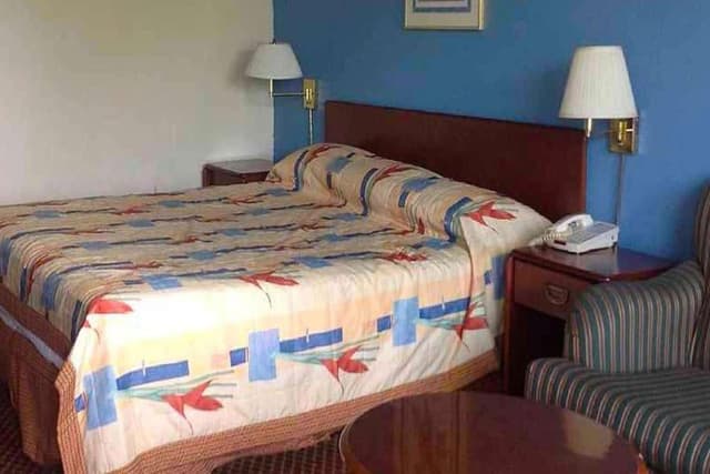 Room, 1 King Bed, Non Smoking, Kitchenette