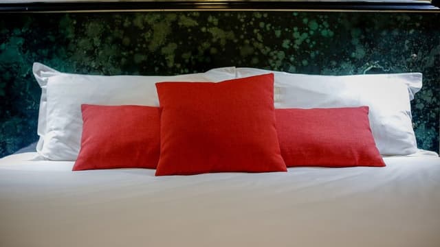 Junior Suite, 1 Queen Bed, Private Bathroom