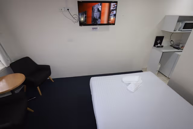 Executive Queen Room (NOT PET FRIENDLY)