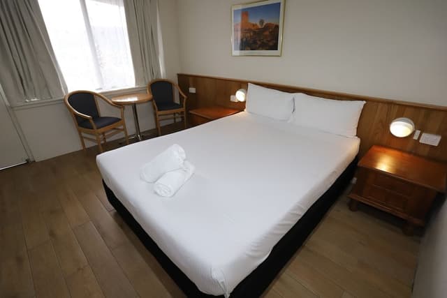Executive Queen Room (NOT PET FRIENDLY)