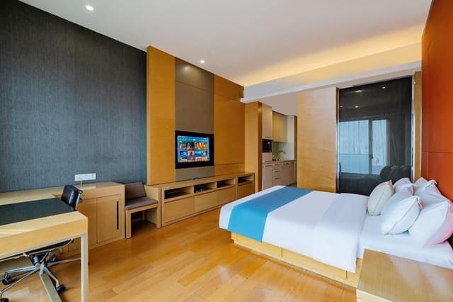 Elite Double Room, 1 King Bed, Private Bathroom