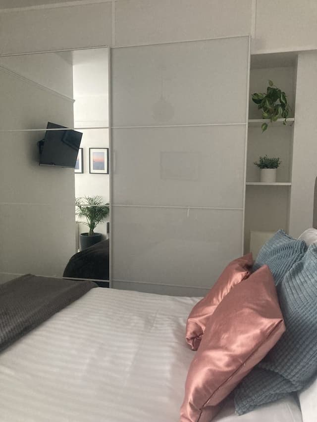 Double Room (Room 9, Gloucester, Second Floor)