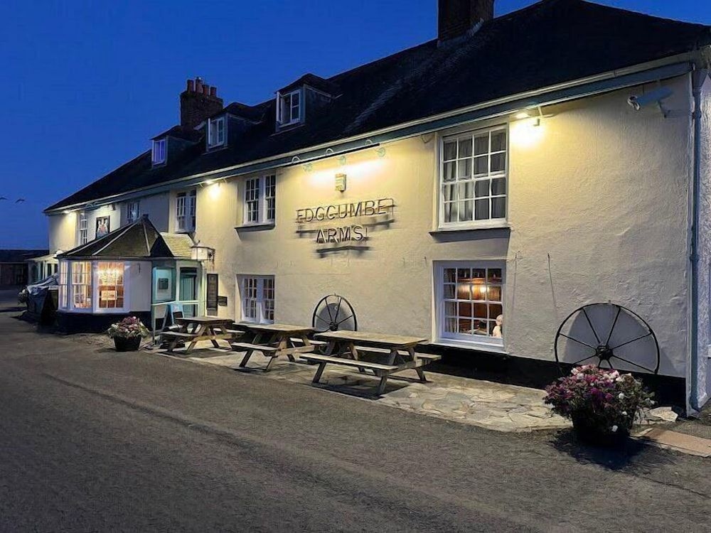 The Edgcumbe Arms3