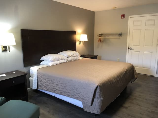 Standard Room, 1 King Bed, Jetted Tub