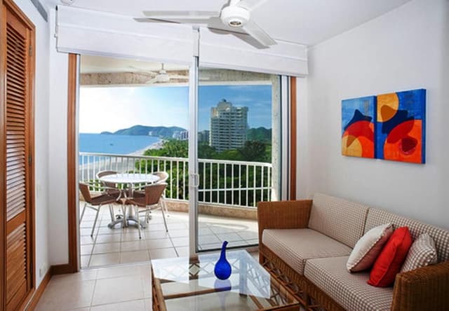 Deluxe Suite with Sea View and Outdoors Jacuzzi