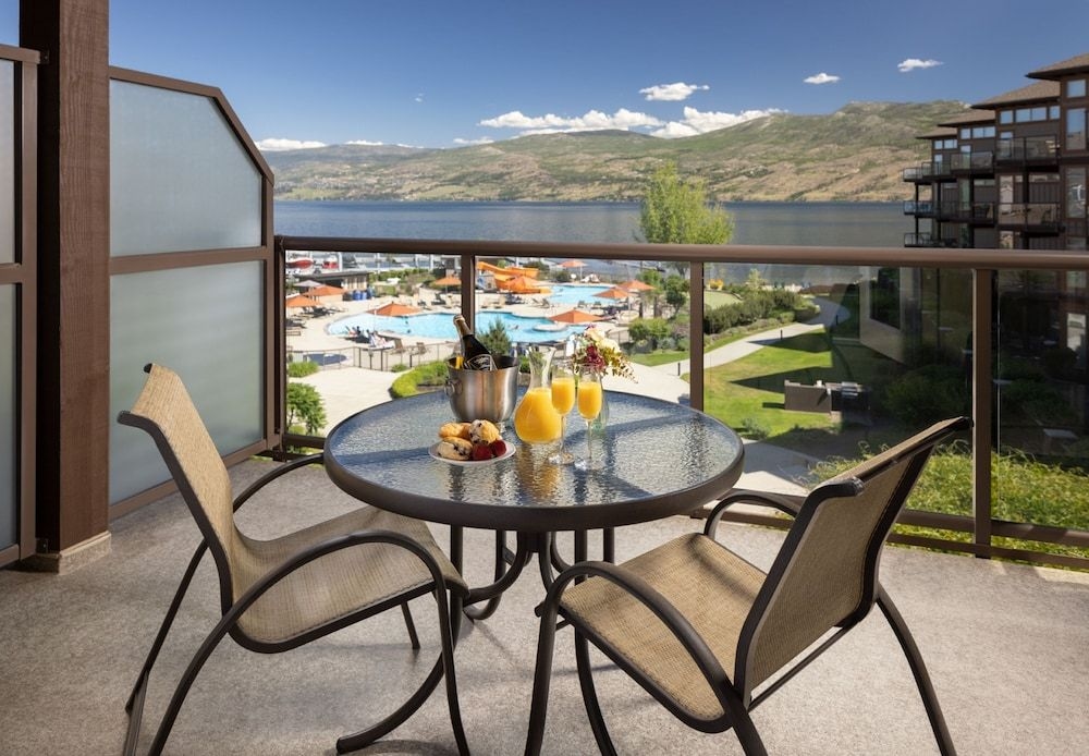 The Cove Lakeside Resort2