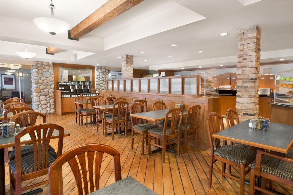 Ramada Canmore Inn and Suites3