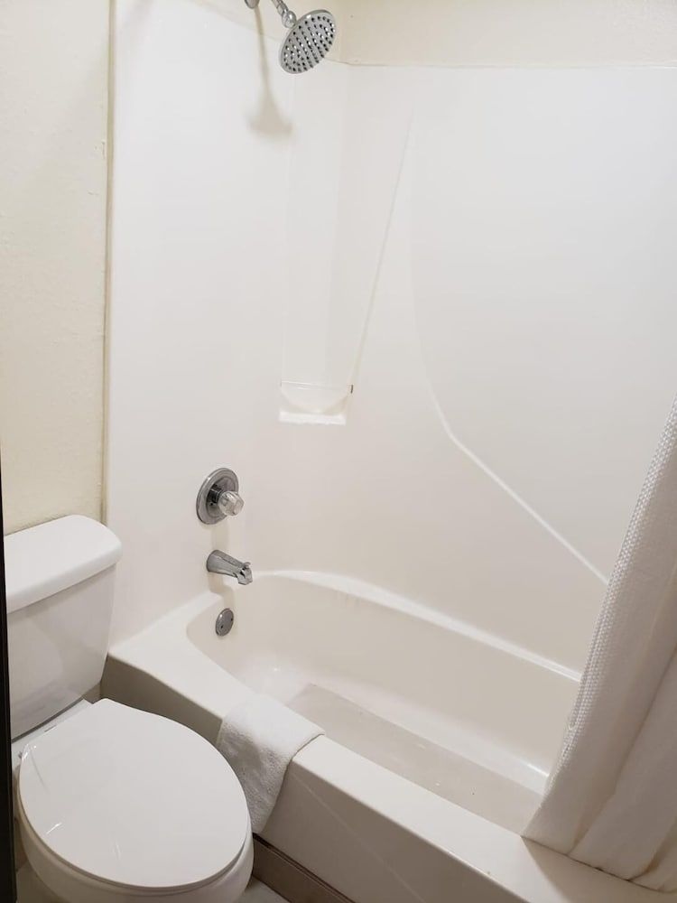 Value Inn & Suites Salina2