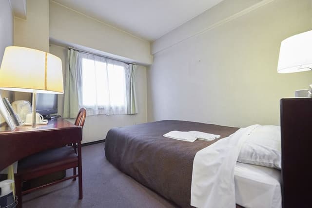 Double Room, Smoking