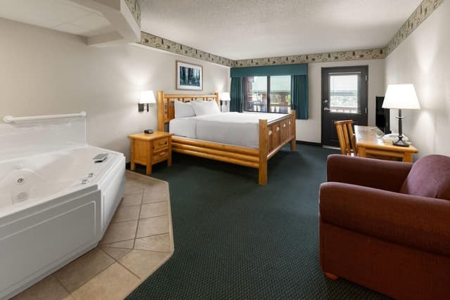 Superior Suite, 1 King Bed, Non Smoking