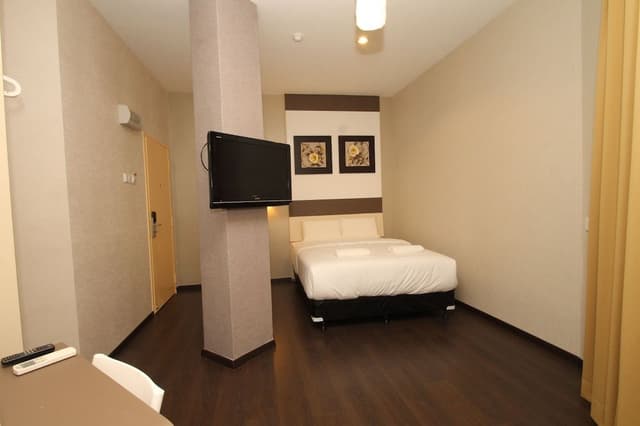 Deluxe Queen Room