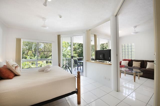 One-Bedroom King Apartment - Pool/Garden View
