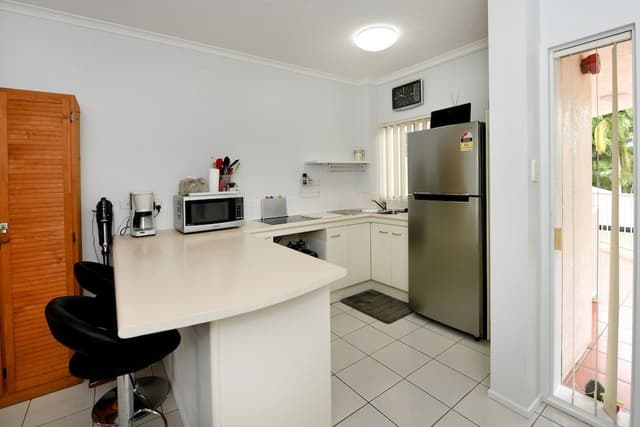 One-Bedroom King Apartment - Pool/Garden View