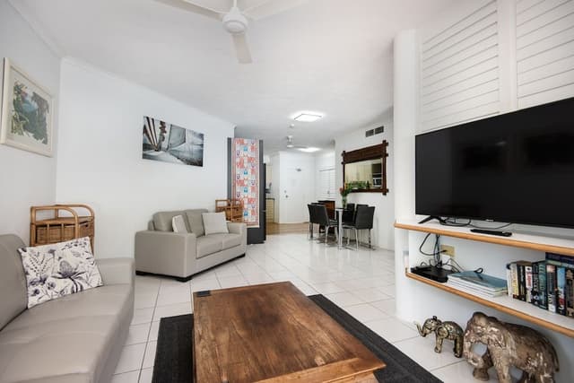 One-Bedroom King Apartment - Pool/Garden View