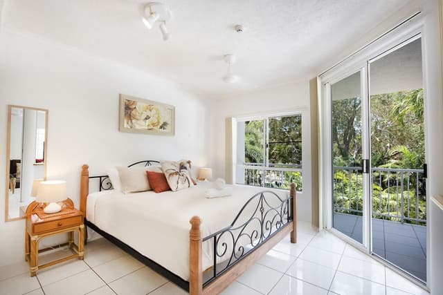 One-Bedroom King Apartment - Pool/Garden View