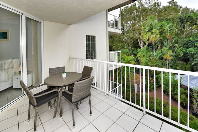 One-Bedroom King Apartment - Pool/Garden View