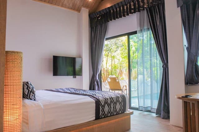 Junior Suite Pool Access