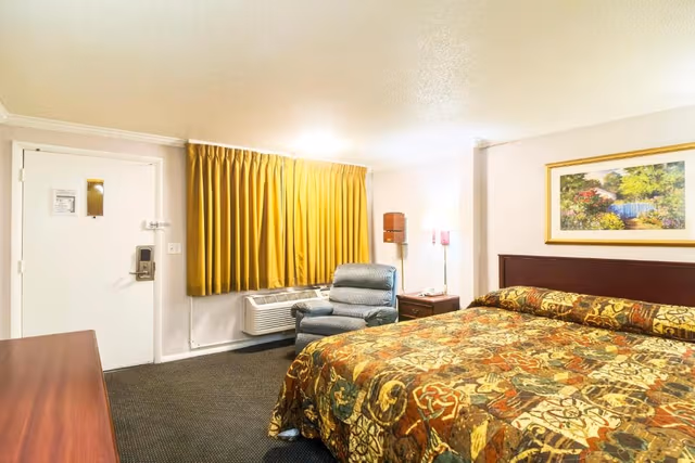 King Bed Smoking