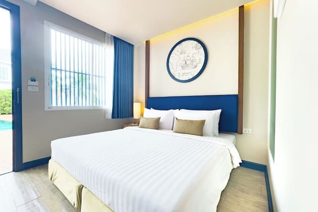 Deluxe Double Room, Poolside