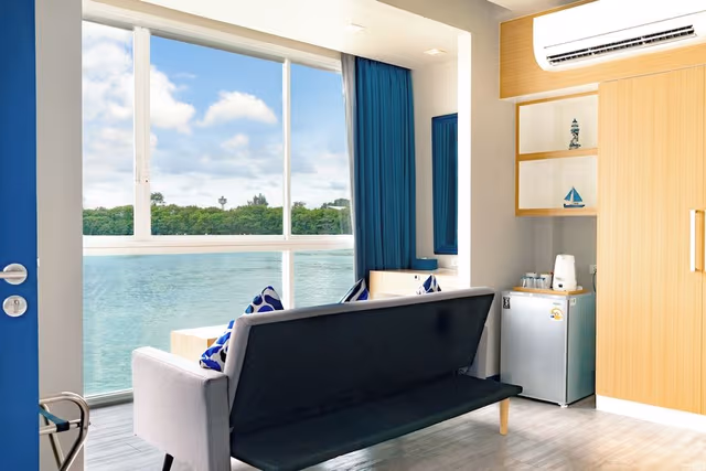 Premier Double Room, Non Smoking, Oceanfront (Boat Quay Sea Front)