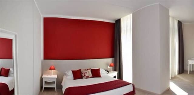 Standard Double or Twin Room, Partial Lake View (Laterale)
