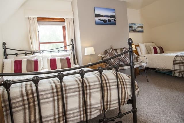 Classic Twin Room (Loch Tarff)