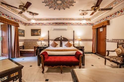 Royal Deluxe with Free Pick up on Arrival only from Train or Bus station
