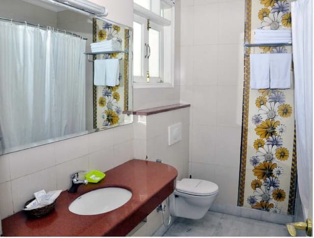 Basic Double Room, 2 Twin Beds, Smoking